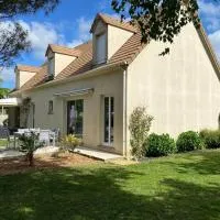 Chez Maison familiale la heuniere 27950 Normandie logement autonome boîte à clé capacité 6 pers proche de giverny paris Rouen a13, hotel din La Heunière