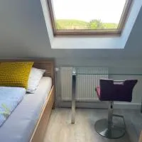 Zwei Zimmer, Küche, Bad โรงแรมในBorgholzhausen