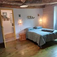 Chambre 4 personnes, hotel di Ongles