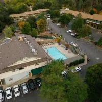 Cedar Lodge, Hotel in El Portal