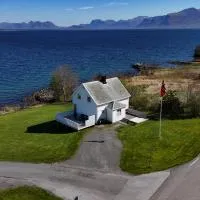 Sjønært feriehus, båt tilgjengelig for leie, ξενοδοχείο σε Ålesund
