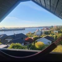 Rom med privat bad, gratis parkering og Wifi, hotel poblíž Letiště Haugesund, Karmoy - HAU, Vormedal