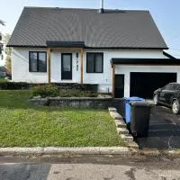 Appartement en face de l'aéroport de Québec, hotel a Ciutat de Quebec