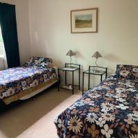 Single Bed Suit Single Traveller, hotel near Swan Hill Airport - SWH, Swan Hill