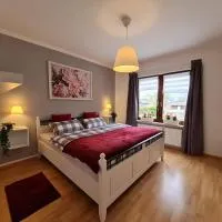 Anjas Ferienwohnung in Syke-am Bahnhof, zentral aber ruhig, 2 Zimmer, Terrasse, Parkplatz, Bremen nur 25 km, hotell i Syke