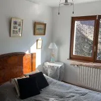charmante chambre d'hôtes avec salon, hotelli kohteessa Nernier