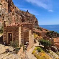 MonoLithos Inn โรงแรมในโมเน็มวาซี