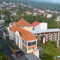 Royal Hotel and Convention Tretes, hotelli kohteessa Prigen