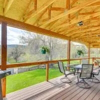 Mtn-View Eureka Apartment: Walk to Eateries!, Hotel in Eureka