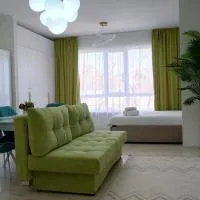 Квартира студия в Raduga West, khách sạn ở Kosh-Kël'
