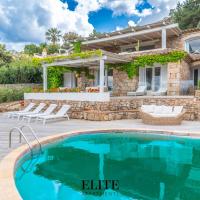 Prestigiosa Villa di Lusso con Vista Mozzafiato โรงแรมในปอร์โตแชร์โว