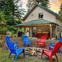 2 Kings, Fire Pit, Gameroom, EV charger, Dogs OK!, hotel u gradu 'Glacier'
