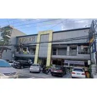 Townhouse Oak Grey Hotel Near Clark International Airport, hotel di Pampang