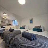 1 bed flat, free parking, canalside, sleeps 2، فندق في هيرتفورد