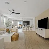 Luxe Queen Creek Home with Pool, Yard, Work Station, hotel Queen Creekben