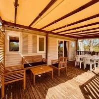 Le 510 mobil-home – hotel w mieście Parentis-en-Born