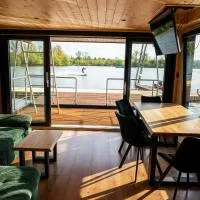 House Boat s výhledem na Wake Port: Brandýs nad Labem-Stará Boleslav şehrinde bir otel