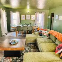 Condo 2BD2BAGrillLaundry-8PP-Pet Friendly, hotel en Russell