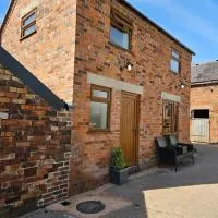 The Woottons Barn with Hot Tub, hotel din Croxden
