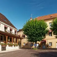 Logis Des Trois Maures, Hotel in Couches