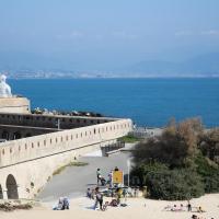 3BR on the Remparts of Antibes - Sea & Mountain View, hotel v mestu Antibes