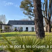Ty Glazu Doelan espace 60m2, Port& criques à pied, 2 chambres privées au 1er étage, SDB, WC séparé, hotel di Clohars-Carnoët