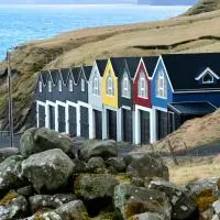 Eiðsvíkslon - The Red Boathouse by the Sea, hotel a Viðareiði