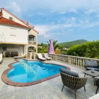 Seaside apartments with a swimming pool Cove Pribinja, Hvar - 24171, hotel din Hvar