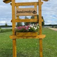 Jaundzirnieki, hotel Valdemārpils városában