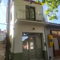 Small home of the Square Σπιτάκι της Πλατείας, hotell i Skalochori