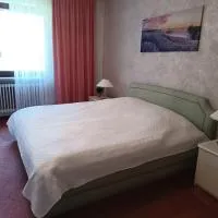Nichtraucher-Zimmer, Privatunterkunft, mit Sonnenaufgang, Kühlschrank, Mikrowelle, Ventilator und ruhiger Innenhof Obergeschoss bei Koberstein, хотел в Тутцинг