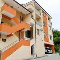 Saliasi hotel&apartament, hótel í Poliçan
