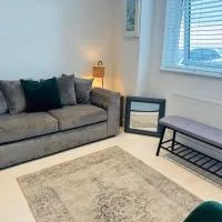 Modern, Tiny Home, Beach Retreat، فندق في Southerndown