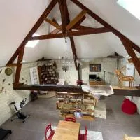 maison au calme avec piscine chauffée, готель у місті Bucy-le-Long