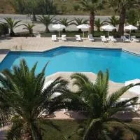 Leonidas Hotel & Studios