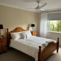 BLT 123 - beach lake tavern, hotel u gradu 'Budgewoi'