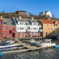 Central sea house apartment - Free parking, hotel u gradu Haugesund