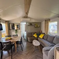Bungalow 341, 6 à 8 pers, wifi, jardin, terrasse, Camping Siblu 4 étoiles le Lac des Rêves, hotel u gradu Lattes