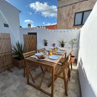 Modern Old Town House with Sunny Terrace，比什普鎮的飯店