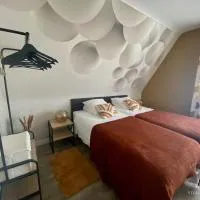 Appart 2 Chambres, Centre Ville, Parking privé clos, Local vélo, hotel en Mayenne
