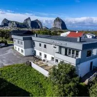 8770 Træna, hotel Træna városában
