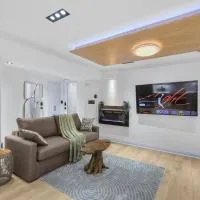 Pinnacle of Luxury & Leisure- 2 BDM,2 BATH, KITCHEN, מלון בוויטבי