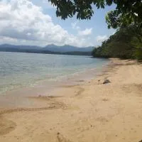 Bebeladan ARA'S Lodging House Beachfront, hotel u gradu El Nido