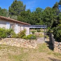 Gîte La Clef du Sud - Cosy 4 pers, parking gratuit, EuroVelo 8, hotel v destinácii Salernes