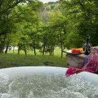 EcoLodge Libellule romantique pour amoureux, hotel v destinácii Cazats