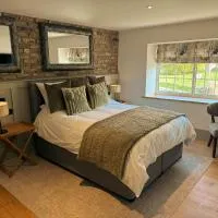 Rooms at The Vine Tree, hotel u gradu 'Crickhowell'