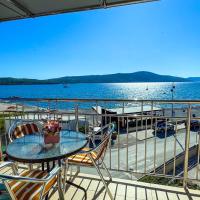 Qumi Apartments, hotel u Tivtu