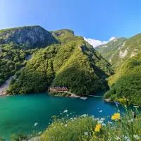 Riverside Komani Lake, хотел в Koman