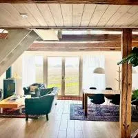 Modern Apartment On Historic Horse Farm, hotelli kohteessa Jonstorp