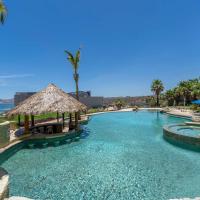 Stunning 2 BR with Ocean Views & Jacuzzi by the Beach, hotel en Cabo San Lucas
